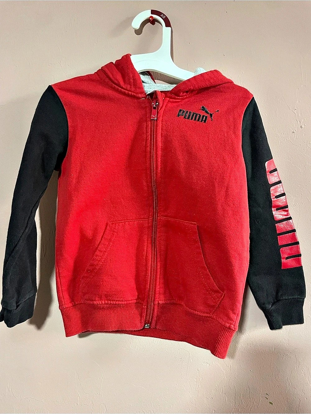 Puma Boys Small Red & Black Hoodie size 4T